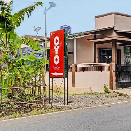 Oyo 91334 Permata Papua Guest House Pameungpeuk  Exterior photo