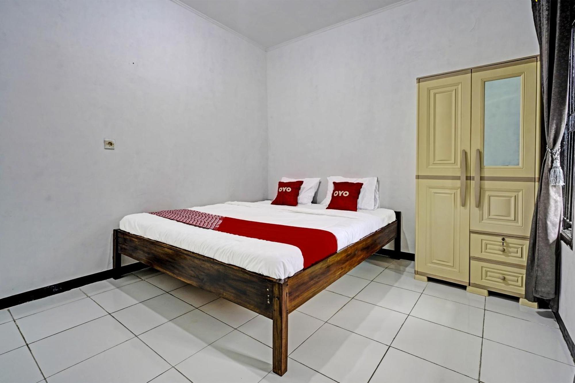 Oyo 91334 Permata Papua Guest House Pameungpeuk  Exterior photo