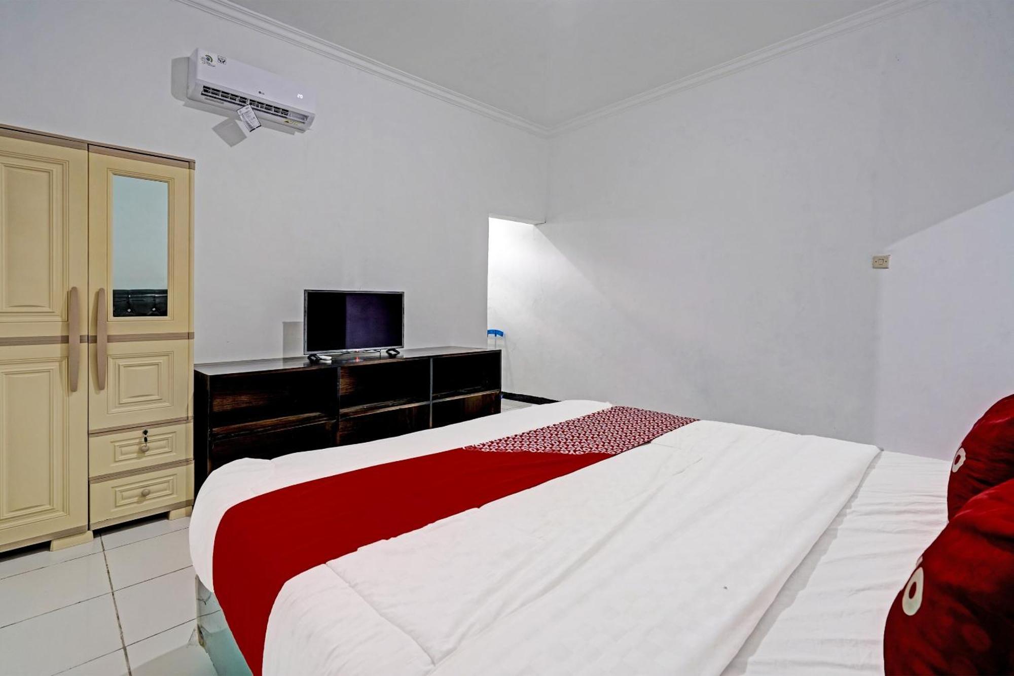 Oyo 91334 Permata Papua Guest House Pameungpeuk  Exterior photo