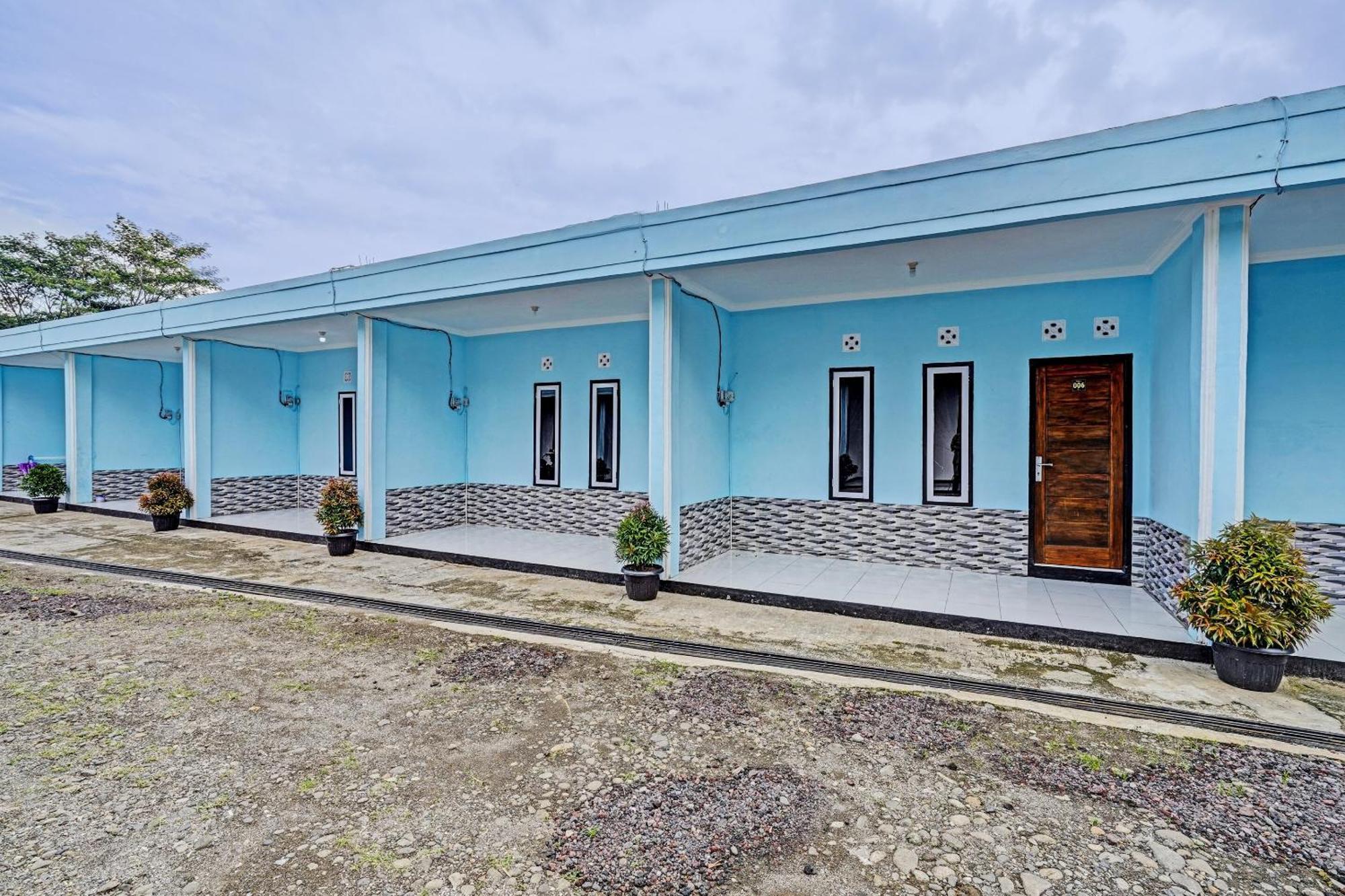 Oyo 91334 Permata Papua Guest House Pameungpeuk  Exterior photo